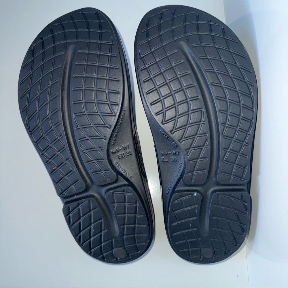 Oofos Ooahh Sandal Slide Recovery Footware Unisex Black Men's 5 Women's 7 EU 38 - Picture 4 of 4